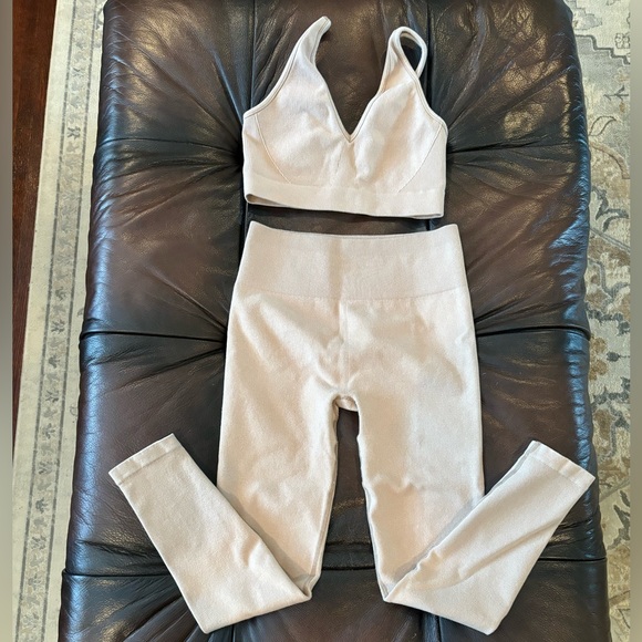 ✨EVERLANE Knit Ribbed Performance Legging & Sports Bra Set - Picture 3 of 13